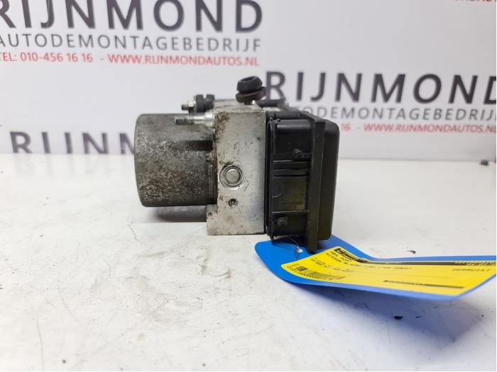 Begagnade ABS-pump Nissan Almera Tino (V10M) 1.8 16V Pris € 30,00 Marginaltabell erbjuds av Autodemontage Rijnmond BV