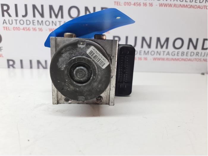 Begagnade ABS-pump Volkswagen Golf V (1K1) 2.0 SDI Pris € 50,00 Marginaltabell erbjuds av Autodemontage Rijnmond BV