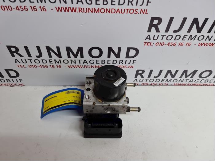 Begagnade ABS-pump Opel Agila (A) 1.2 16V Pris € 40,00 Marginaltabell erbjuds av Autodemontage Rijnmond BV