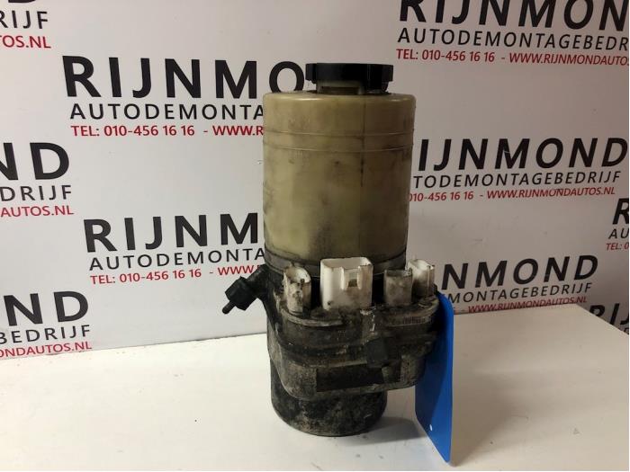 Usagé Pompe de direction Opel Signum (F48) 3.0 CDTI V6 24V Prix € 50,00 Règlement à la marge proposé par Autodemontage Rijnmond BV