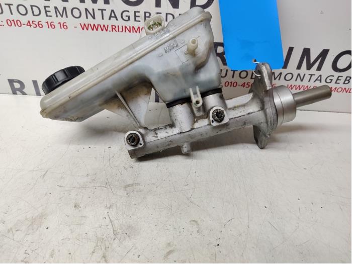 Begagnade Huvudcylinder Opel Vivaro 2.0 CDTI Pris € 50,00 Marginaltabell erbjuds av Autodemontage Rijnmond BV
