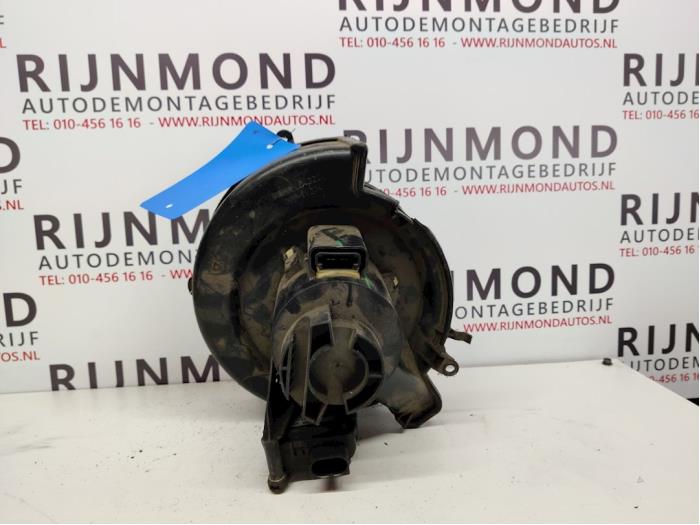 Heating and ventilation fan motor from a Opel Astra G (F08/48) 1.7 DTI 16V Eco4 2001