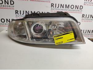 Usagé Phare droit Audi A4 Prix € 40,00 Règlement à la marge proposé par Autodemontage Rijnmond BV