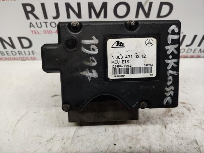 Pompe ABS d'un Mercedes-Benz CLK (C208) 2.0 200 16V 1997