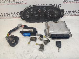 Used Ignition lock + computer Renault Master III (JD/ND/PD) 1.9 dCi Price on request offered by Autodemontage Rijnmond BV