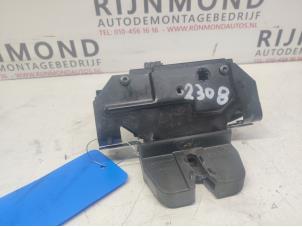 Used Boot lid lock mechanism Opel Signum (F48) 3.0 CDTI V6 24V Price on request offered by Autodemontage Rijnmond BV