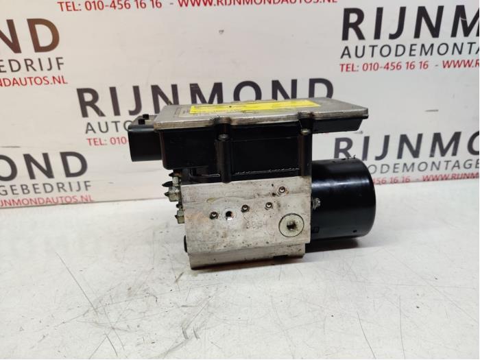 Usagé Bloc ABS Opel Signum (F48) 3.0 CDTI V6 24V Prix € 40,00 Règlement à la marge proposé par Autodemontage Rijnmond BV