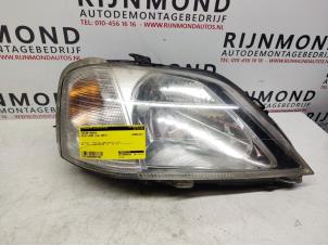 Used Headlight, right Dacia Logan MCV (KS) 1.6 Price € 50,00 Margin scheme offered by Autodemontage Rijnmond BV