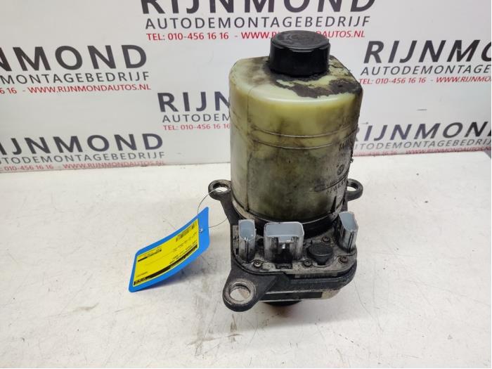 Usagé Pompe de direction Ford Focus 2 1.6 TDCi 16V 110 Prix € 50,00 Règlement à la marge proposé par Autodemontage Rijnmond BV