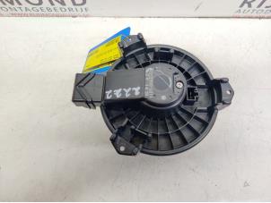 Usagé Ventilateur chauffage Suzuki Swift (ZA/ZC/ZD1/2/3/9) 1.3 VVT 16V Prix € 35,00 Règlement à la marge proposé par Autodemontage Rijnmond BV