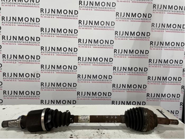 Front drive shaft, left from a Renault Clio III (BR/CR) 1.5 dCi 105 FAP 2006