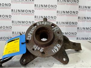 Used Front wheel hub Renault Kangoo Express (FW) 1.5 dCi 70 Price on request offered by Autodemontage Rijnmond BV