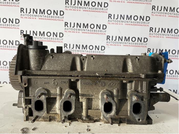 Cylinder head from a Fiat Panda (169) 1.4 16V 2008