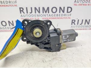 Używane Silnik szyby drzwiowej Mini Mini (R56) 1.6 16V Cooper S Cena € 25,00 Procedura marży oferowane przez Autodemontage Rijnmond BV