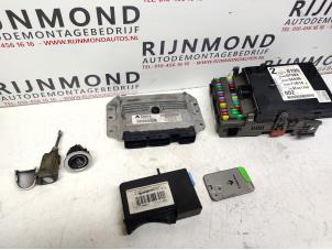 Used Ignition lock + computer Renault Laguna II Grandtour (KG) 1.6 16V Price on request offered by Autodemontage Rijnmond BV