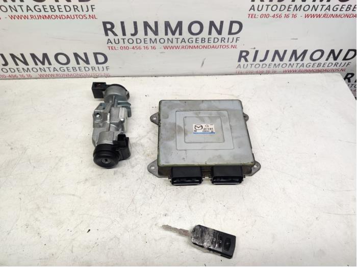 Used Ignition lock + computer Mazda 5 (CR19) 1.8i 16V Price on request offered by Autodemontage Rijnmond BV