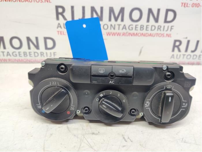 Heater control panel from a Volkswagen Golf Plus (5M1/1KP) 1.9 TDI 90 2007