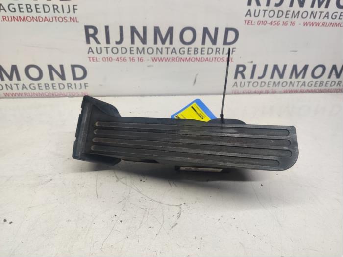 Accelerator pedal from a Volkswagen Golf Plus (5M1/1KP) 1.9 TDI 90 2007