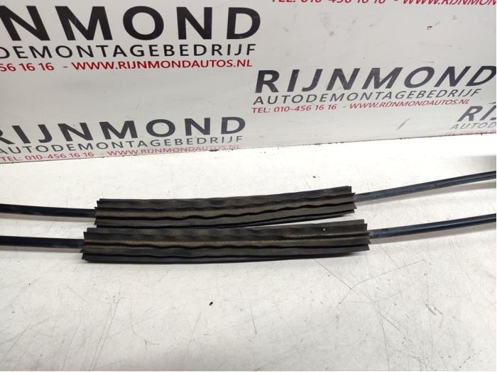 Gearbox shift cable from a Seat Ibiza IV (6J5) 1.2 TSI 2013