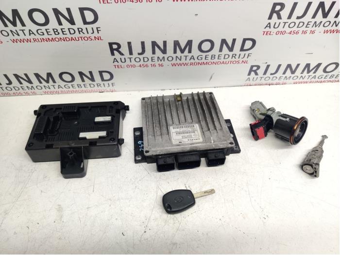 Used Ignition lock + computer Renault Clio III (BR/CR) 1.5 dCi 85 Price on request offered by Autodemontage Rijnmond BV