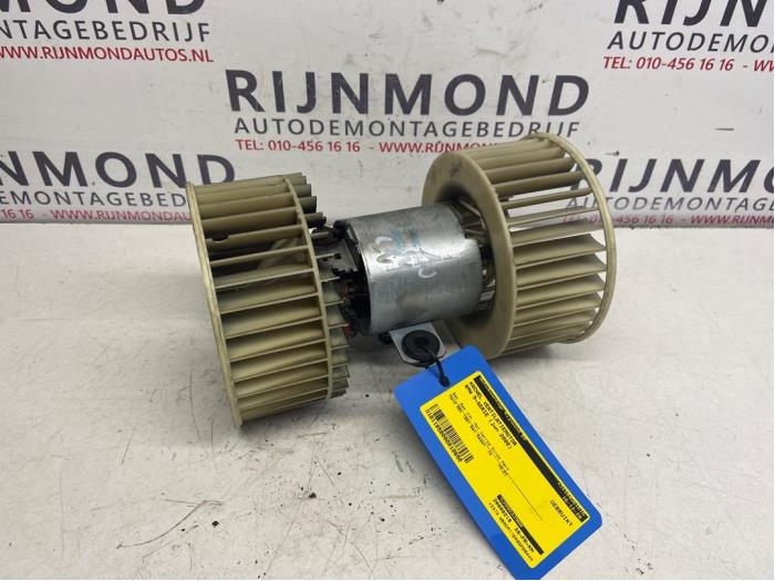 Heating and ventilation fan motor from a BMW 5 serie (E39) 520i 24V 2000