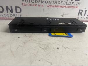 Used Seat heating switch BMW 5 serie (E60) 520i 24V Price on request offered by Autodemontage Rijnmond BV
