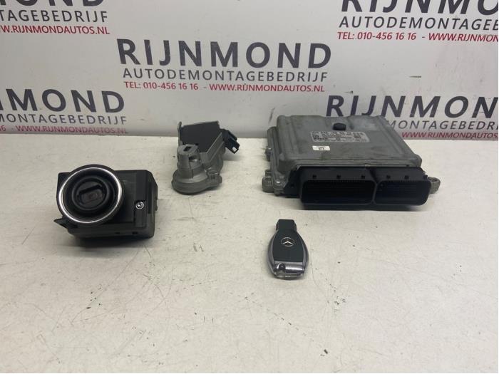 Used Ignition lock + computer Mercedes CLK (C209) 3.2 320 CDI V6 24V Price on request offered by Autodemontage Rijnmond BV