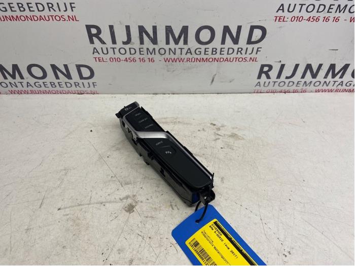 Usagé Divers BMW 5 serie (G30) 530e iPerformance Prix € 100,00 Règlement à la marge proposé par Autodemontage Rijnmond BV