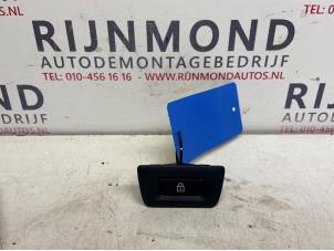 Usagé Commutateur hayon BMW 5 serie (G30) 530e iPerformance Prix € 15,00 Règlement à la marge proposé par Autodemontage Rijnmond BV