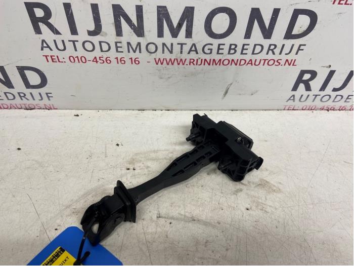 Rear door hinge, right from a BMW 5 serie (G30) 530e iPerformance 2017