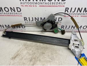 Used Window mechanism 4-door, front left Ssang Yong Rexton 2.7 Xdi RX/RJ 270 16V Price € 70,00 Margin scheme offered by Autodemontage Rijnmond BV