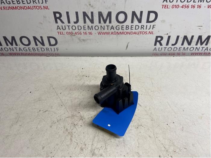 Begagnade Extra vattenpump Audi A5 Sportback (8TA) 2.0 TFSI 16V Pris på förfrågan erbjuds av Autodemontage Rijnmond BV