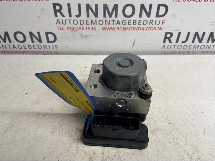 Begagnade ABS-pump Renault Clio IV (5R) 0.9 Energy TCE 90 12V Pris € 75,00 Marginaltabell erbjuds av Autodemontage Rijnmond BV