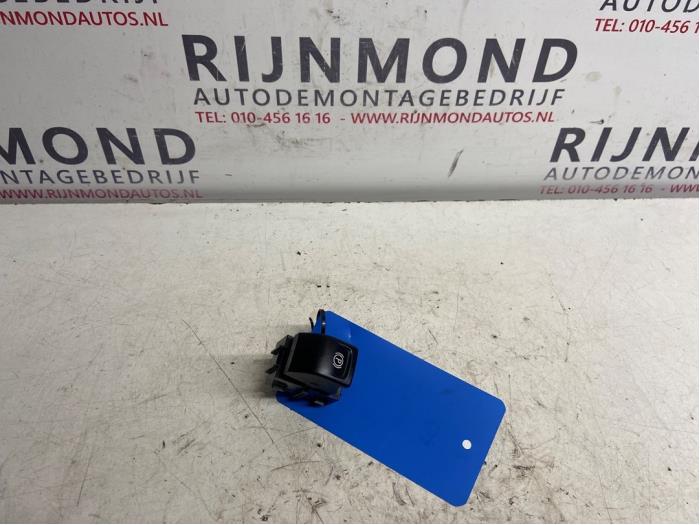 Używane Przelacznik hamulca postojowego Opel Insignia Mk.I 2.0 CDTI 16V 140 ecoFLEX Cena na żądanie oferowane przez Autodemontage Rijnmond BV