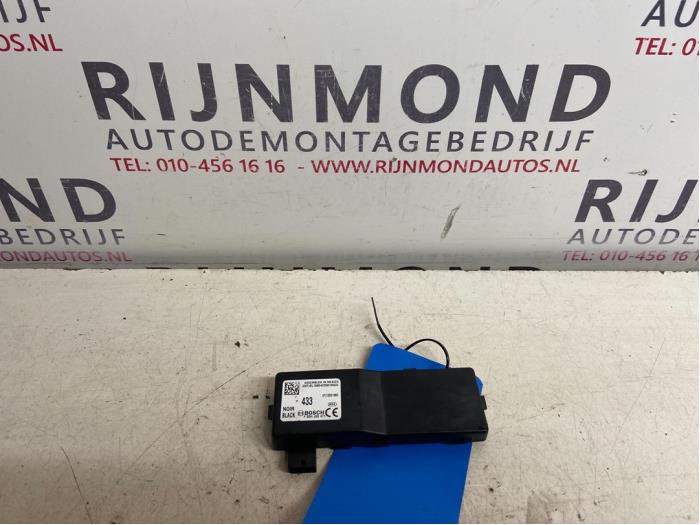 Używane Modul centralnego zamka Opel Insignia Country Tourer 2.0 CDTI 16V 130 ecoFLEX Cena € 15,00 Procedura marży oferowane przez Autodemontage Rijnmond BV