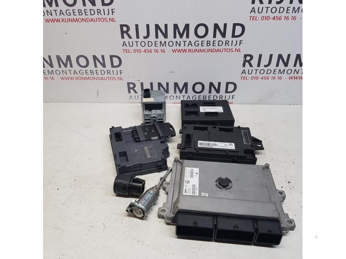 Used Ignition lock + computer Renault Clio IV (5R) 0.9 Energy TCE 90 12V Price € 250,00 Margin scheme offered by Autodemontage Rijnmond BV