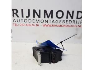 Używane Przelacznik hamulca postojowego Audi A5 Sportback (8TA) 2.0 TFSI 16V Cena na żądanie oferowane przez Autodemontage Rijnmond BV