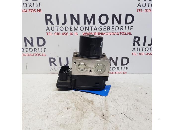 Begagnade ABS-pump Opel Insignia 1.8 16V Ecotec Pris € 75,00 Marginaltabell erbjuds av Autodemontage Rijnmond BV