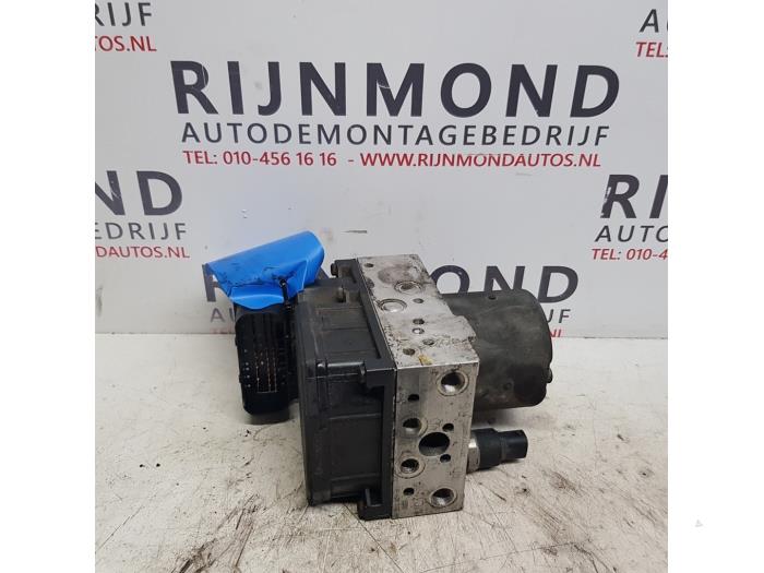 Używane Pompa ABS Citroen C8 (EA/EB) 2.0 HDiF 16V Cena € 20,00 Procedura marży oferowane przez Autodemontage Rijnmond BV