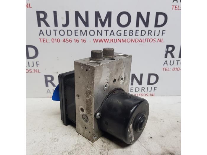 Begagnade ABS-pump Jaguar S-type (X200) 2.5 V6 24V Pris € 125,00 Marginaltabell erbjuds av Autodemontage Rijnmond BV