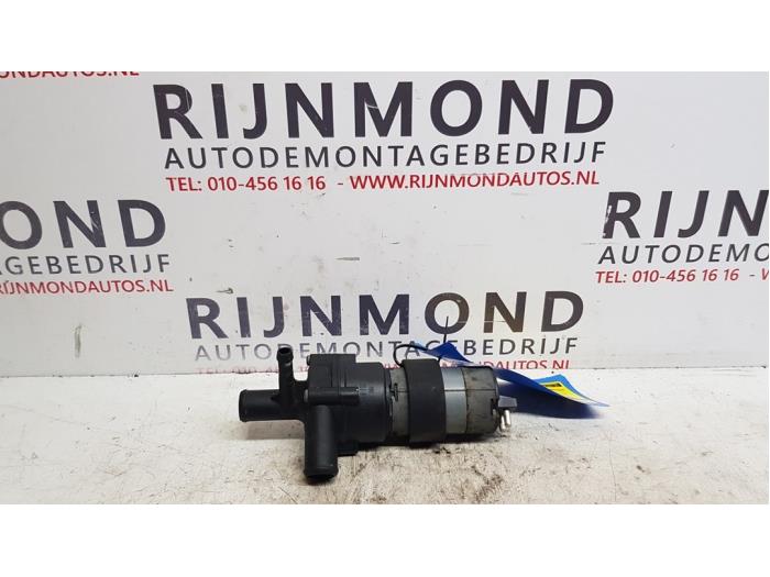 Begagnade Vattenpump Mercedes CLK (C209) 2.2 220 CDI 16V Pris på förfrågan erbjuds av Autodemontage Rijnmond BV