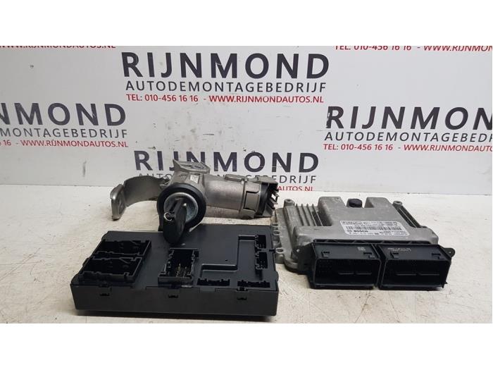 Used Ignition lock + computer Ford Fiesta 6 (JA8) 1.0 EcoBoost 12V 100 Price on request offered by Autodemontage Rijnmond BV