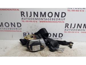 Used Rear seatbelt, left Mercedes Vaneo (W414) 1.7 CDI 16V Price € 35,00 Margin scheme offered by Autodemontage Rijnmond BV