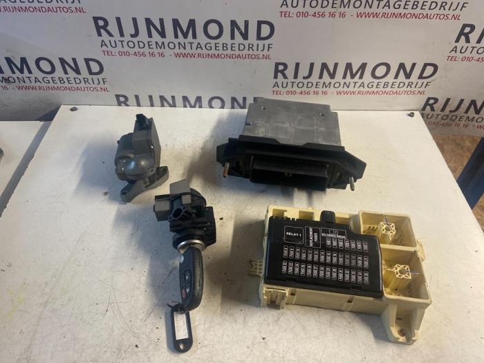 Used Ignition lock + computer Jaguar S-type (X200) 2.5 V6 24V Price on request offered by Autodemontage Rijnmond BV