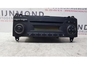 Used Radio CD player Mercedes Vito (639.6) 2.2 111 CDI 16V Price € 85,00 Margin scheme offered by Autodemontage Rijnmond BV
