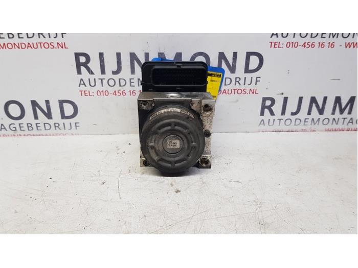 Begagnade ABS-pump Peugeot 208 I (CA/CC/CK/CL) 1.4 16V Pris € 125,00 Marginaltabell erbjuds av Autodemontage Rijnmond BV