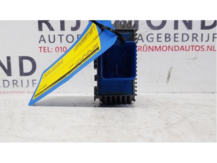 Glow plug relay Opel Zafira 2.2 DTI 16V 55353011