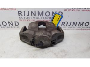 Used Front brake calliper, right BMW 5 serie (E60) 520i 24V Price on request offered by Autodemontage Rijnmond BV