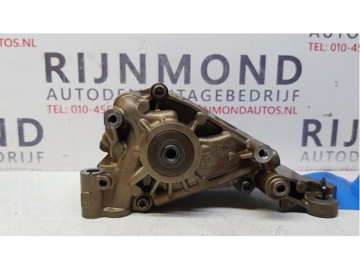 Oil pump from a BMW 3 serie (F30) 335i 3.0 24V 2012