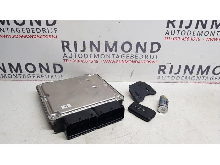 Ignition lock + computer from a Volkswagen Passat Variant (3G5) 1.6 TDI 16V 2015
